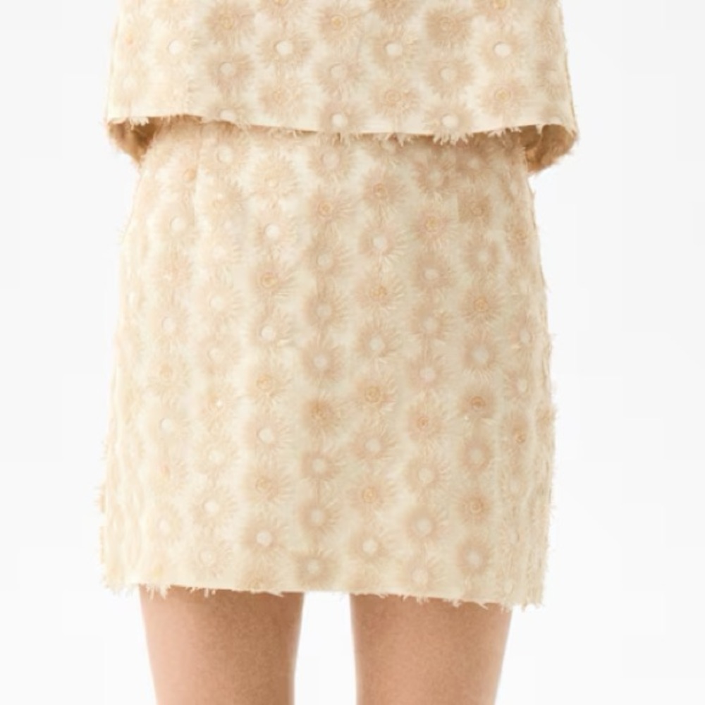 H&M NWT Appliqué Cream Floral Skirt